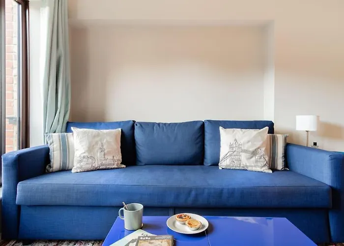 Wapping - Tobacco Docks - Modern Flat