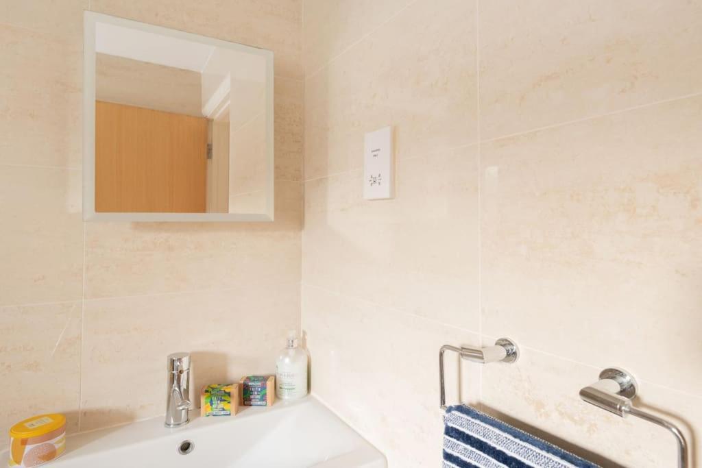 Wapping - Tobacco Docks - Modern Flat Apartment