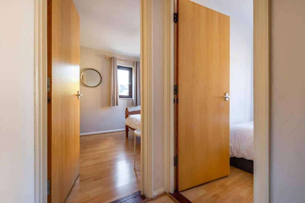 Wapping - Tobacco Docks - Modern Flat Apartment *