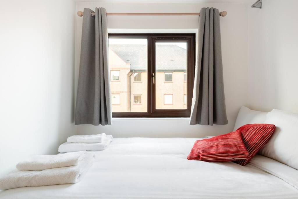 Wapping - Tobacco Docks - Modern Flat Apartment