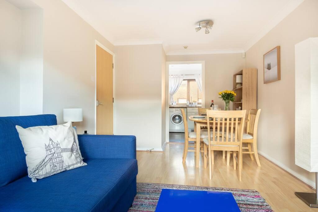 Wapping - Tobacco Docks - Modern Flat